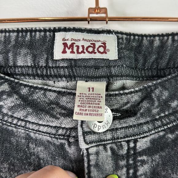 MUDD Black Distressed Acid Wash Cotton Stretchy‎ Low Rise Short Shorts Size 11 - Picture 8 of 9